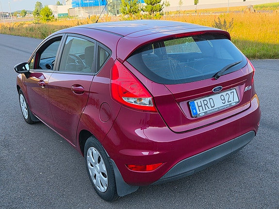 Ford Fiesta 4 of 5