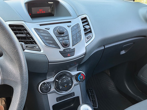 Ford Fiesta 9 of 12
