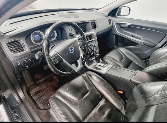 Volvo S60 2 of 5