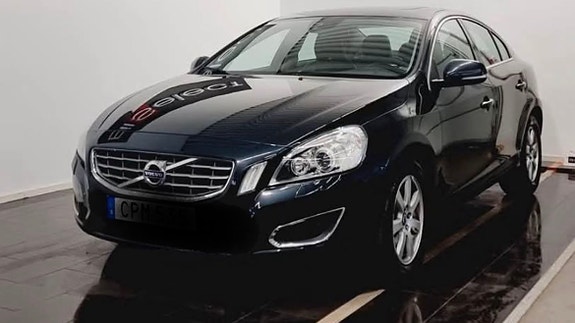 Volvo S60 4 of 5