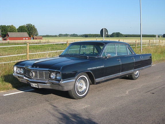 Buick Electra 225 2 of 5