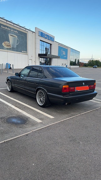 BMW 530i 4 of 5