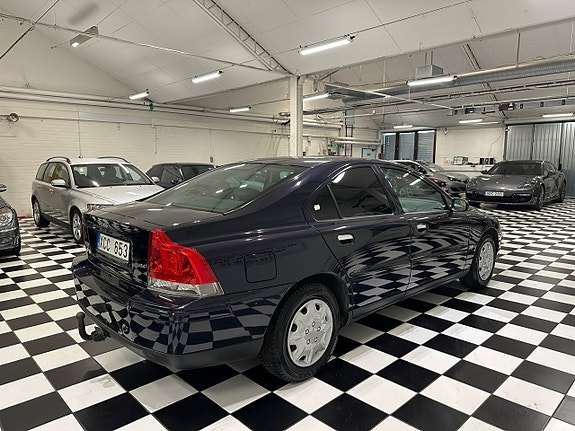 Volvo S60 4 of 5
