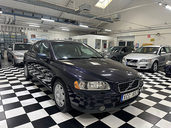 Volvo S60 2 of 5