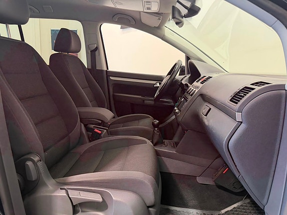 Volkswagen Touran 6 of 19