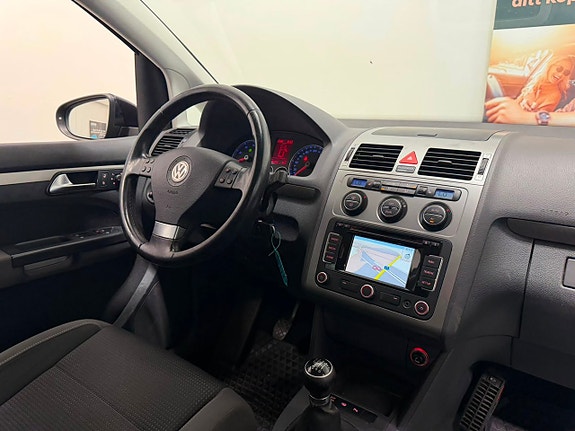 Volkswagen Touran 2 of 19