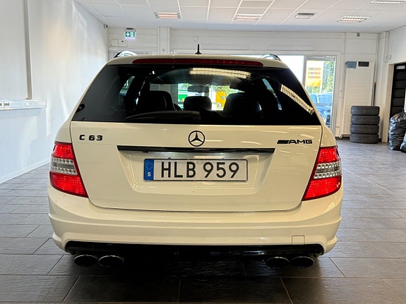 Mercedes-Benz C63 10 of 11