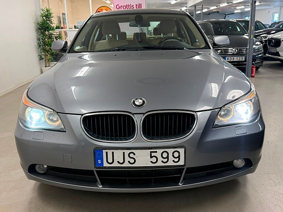 BMW 520i 2 of 5