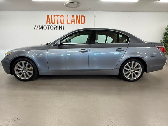 BMW 520i 4 of 5