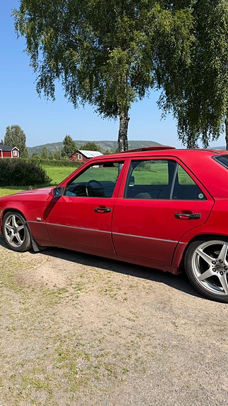 Mercedes-Benz 200 E 5 of 5