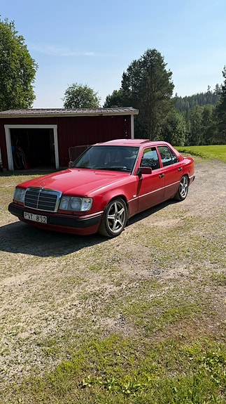 Mercedes-Benz 200 E 3 of 5