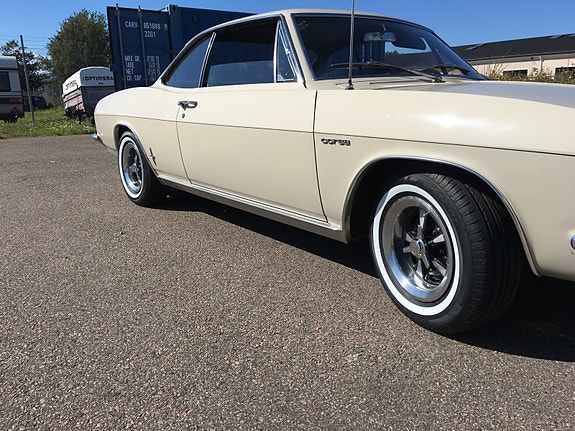 Chevrolet Corvair 3 of 5