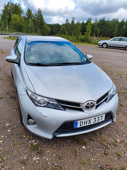 Toyota Auris 2 of 9