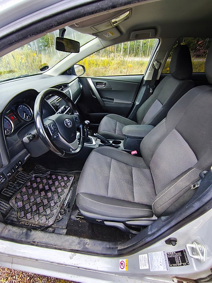 Toyota Auris 7 of 9