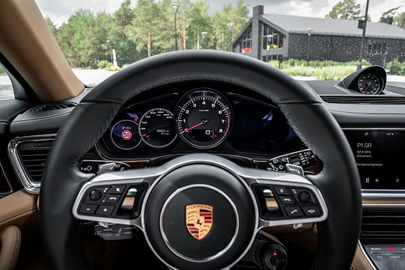 Porsche Panamera 4S 14 of 30