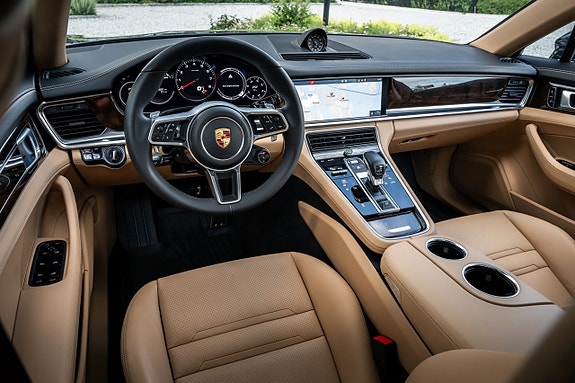 Porsche Panamera 4S 11 of 30