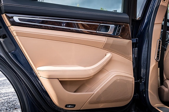 Porsche Panamera 4S 28 of 30