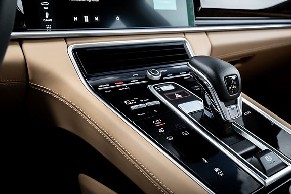 Porsche Panamera 4S 16 of 30