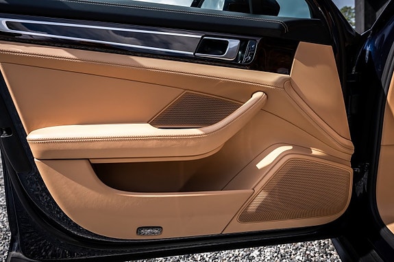 Porsche Panamera 4S 22 of 30