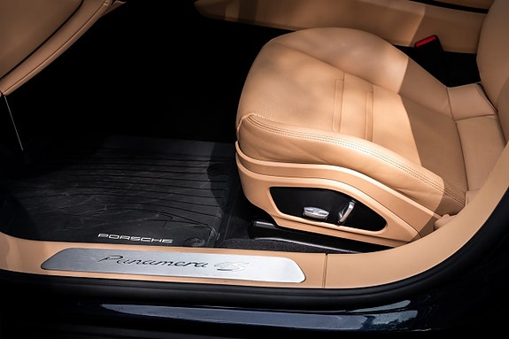 Porsche Panamera 4S 19 of 30