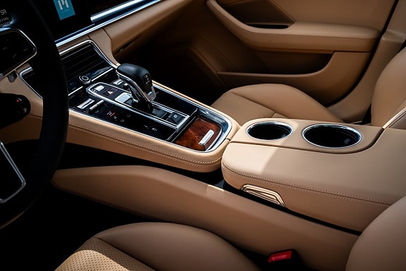 Porsche Panamera 4S 15 of 30