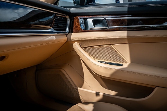 Porsche Panamera 4S 23 of 30