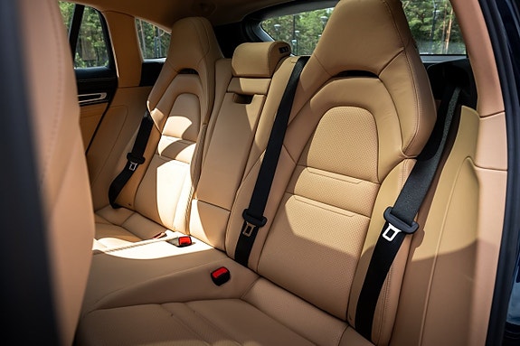 Porsche Panamera 4S 17 of 30