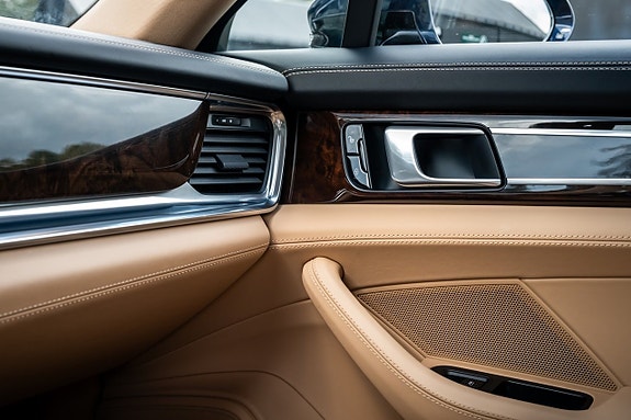 Porsche Panamera 4S 20 of 30