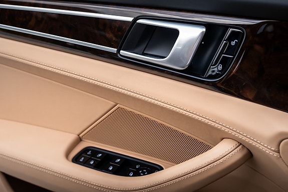 Porsche Panamera 4S 21 of 30