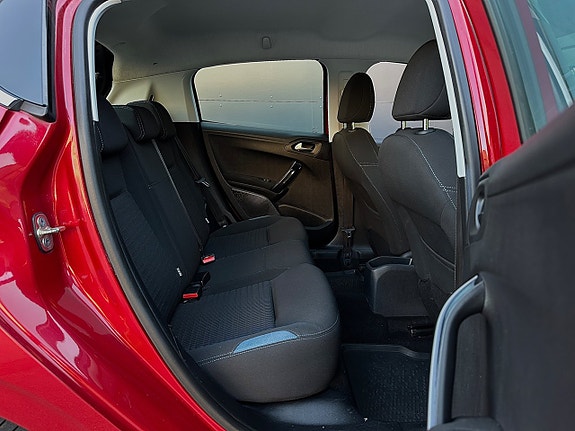 Peugeot 208 11 of 18