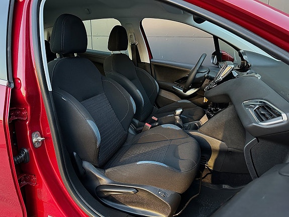 Peugeot 208 12 of 18