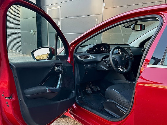 Peugeot 208 7 of 18
