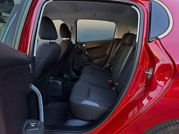 Peugeot 208 10 of 18