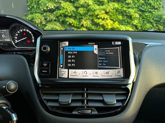 Peugeot 208 16 of 18