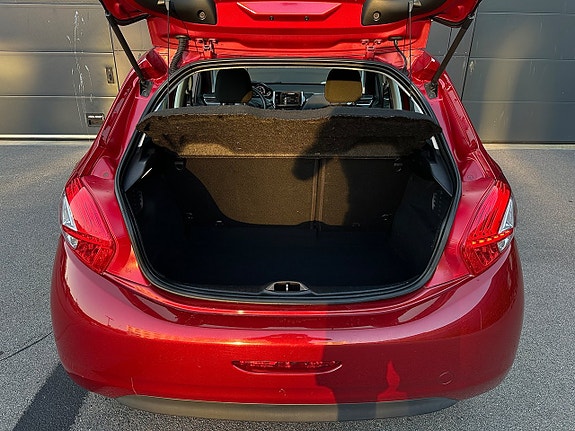 Peugeot 208 17 of 18