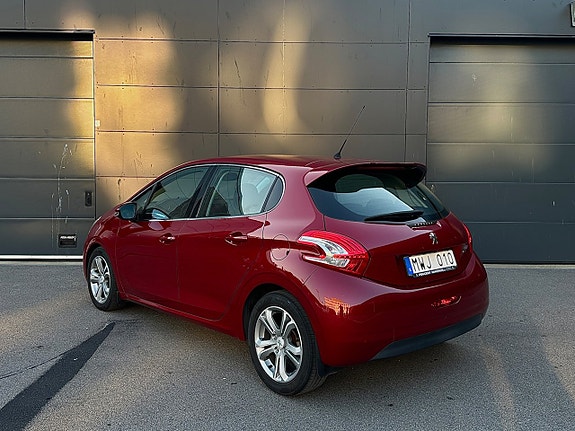 Peugeot 208 4 of 5