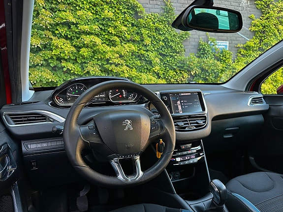 Peugeot 208 13 of 18