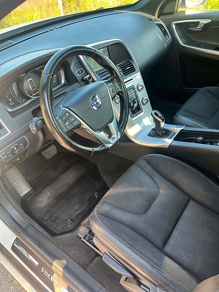 Volvo XC60 4 of 5