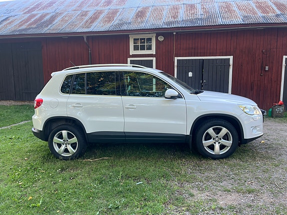 Volkswagen Tiguan 2 of 5