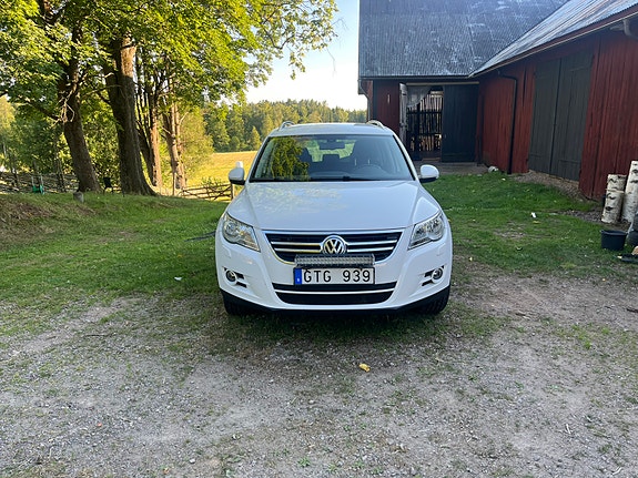 Volkswagen Tiguan 3 of 5