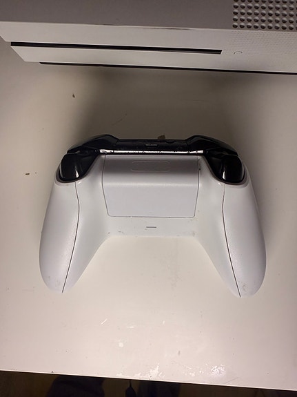Xbox One S 500 GB – Original handkontroll + kablar image 6