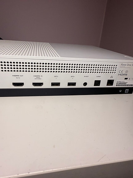 Xbox One S 500 GB – Original handkontroll + kablar image 8