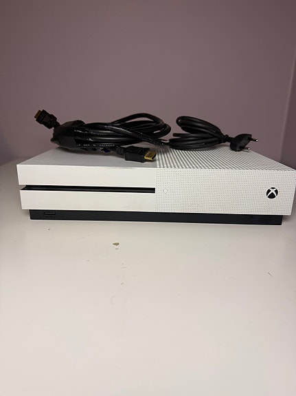 Xbox One S 500 GB – Original handkontroll + kablar image 4