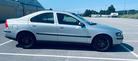 Volvo S60 4 of 5