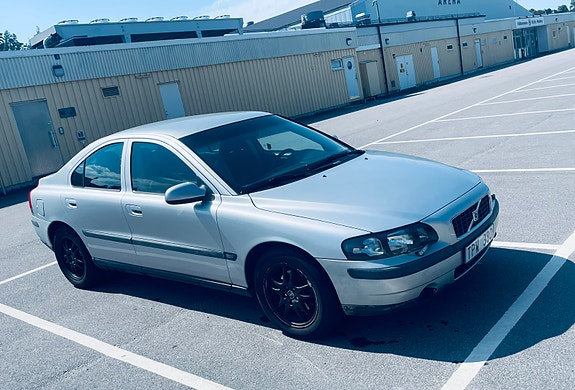 Volvo S60 3 of 5