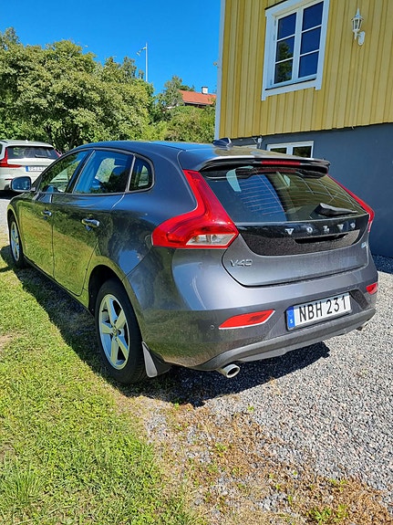 Volvo V40 3 of 5