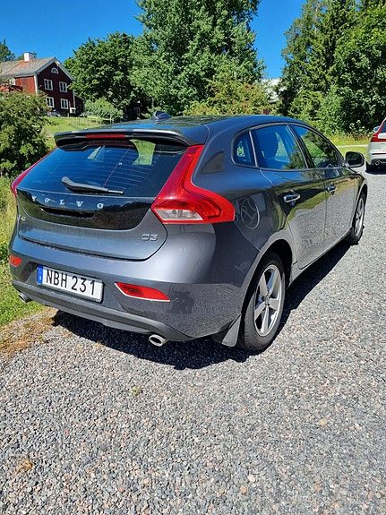 Volvo V40 2 of 5
