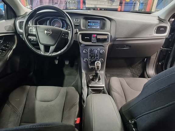 Volvo V40 5 of 5