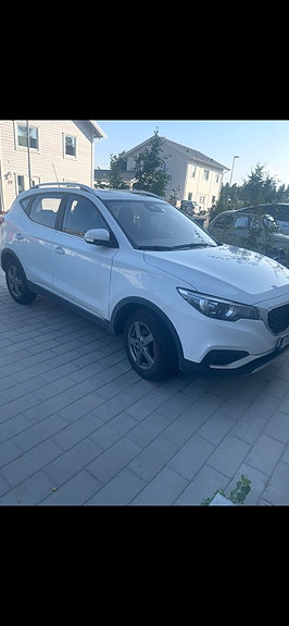 MG ZS EV 2 of 5