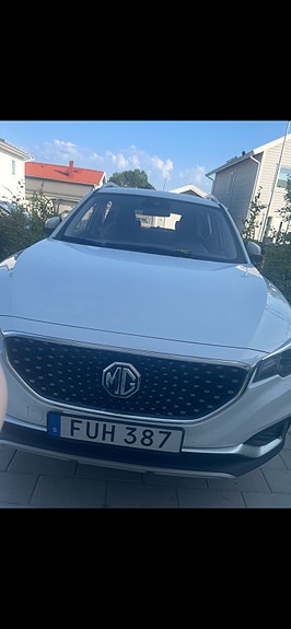 MG ZS EV 3 of 5